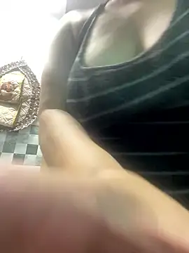 Snapshot of Sweeetness_Milf chatting on 01-17-26, 06:22 Sweeetness Milf online show from 01-17-26, 06:22