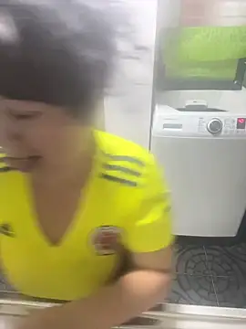 Snapshot of Sweeetness_Milf chatting on 02-14-26, 09:22 Sweeetness Milf online show from 02-14-26, 09:22