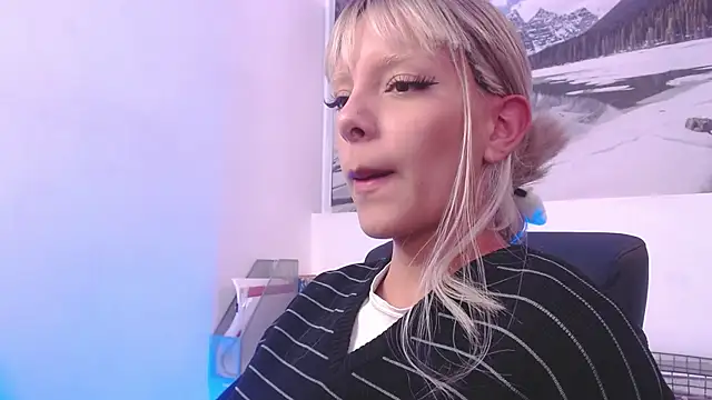 peyton golden1 online show from 12-23-25, 03:26