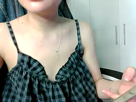 Yin-girl online show from 11-10-25, 04:17