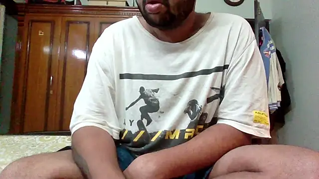 whoreboi98 online show from 12-19-24, 08:23