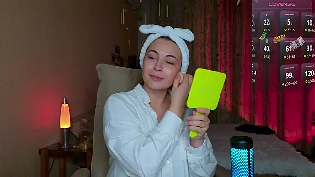 LisaCase online show from 11-28-25, 03:04