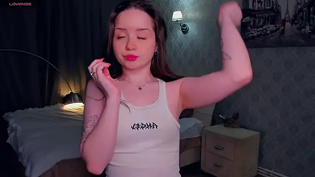 Snapshot of RenetTolken chatting on 11-30-25, 09:46 RenetTolken online show from 11-30-25, 09:46