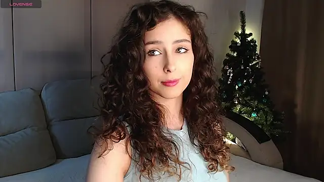 Snapshot of cosmosbaby chatting on 12-15-24, 01:11 cosmosbaby online show from 12-15-24, 01:11