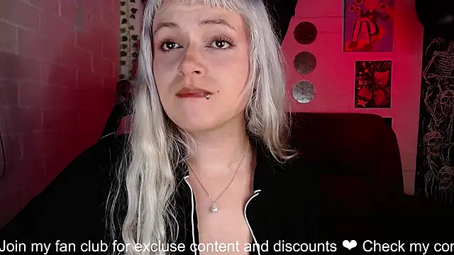 NEXT DOOR GIRL  online show from 01-10-25, 01:10