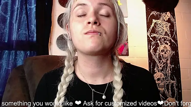 NEXT DOOR GIRL  online show from 01-17-25, 08:44