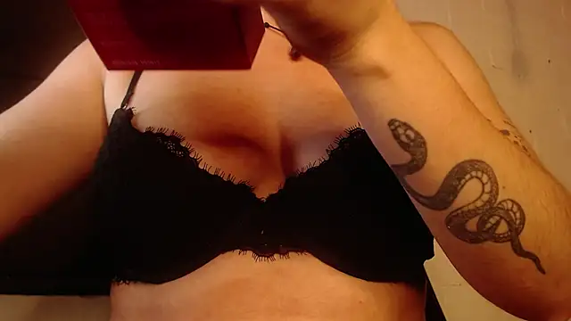 NEXT DOOR GIRL  online show from 03-08-25, 12:44