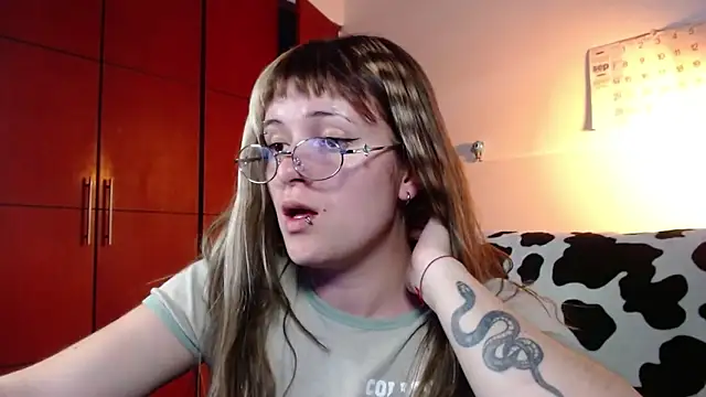 NEXT DOOR GIRL  online show from 09-26-25, 09:52