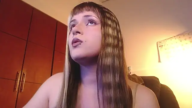 NEXT DOOR GIRL  online show from 10-01-25, 10:05