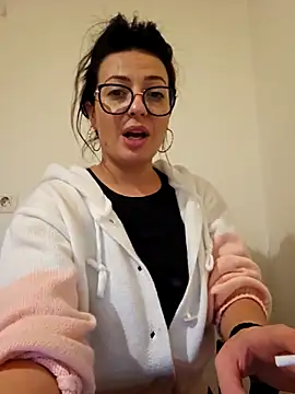 Selenna emma online show from 12-16-25, 02:22