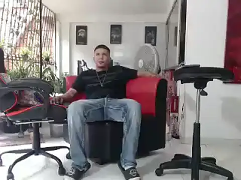 Snapshot of damiam_fiery chatting on 12-13-24, 08:26 damiam fiery online show from 12-13-24, 08:26