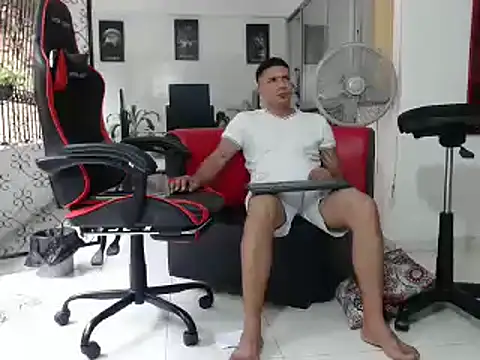 Snapshot of damiam_fiery chatting on 12-23-24, 08:14 damiam fiery online show from 12-23-24, 08:14