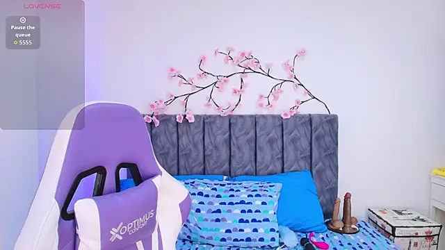 Snapshot of Sophiee_Velvet chatting on 06-12-26, 02:05 Sophiee Velvet online show from 06-12-26, 02:05