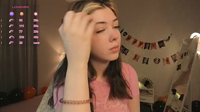 Snapshot of Vanessa_Walters chatting on 10-25-25, 03:03 Vanessa Walters online show from 10-25-25, 03:03