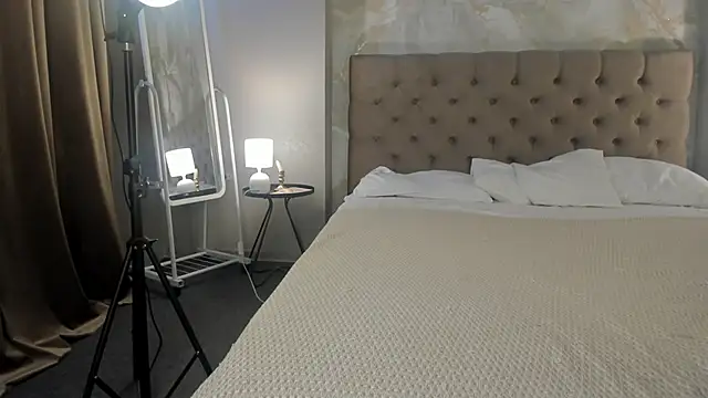 Vanessa Walters online show from 04-24-26, 03:09