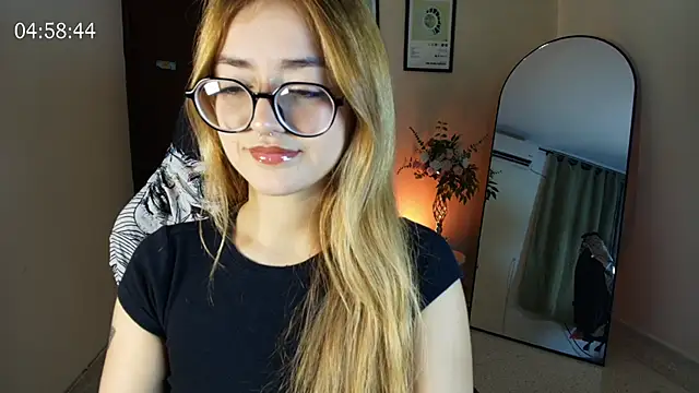 Snapshot of SweetJennaa chatting on 06-18-26, 01:50 SweetJennaa online show from 06-18-26, 01:50