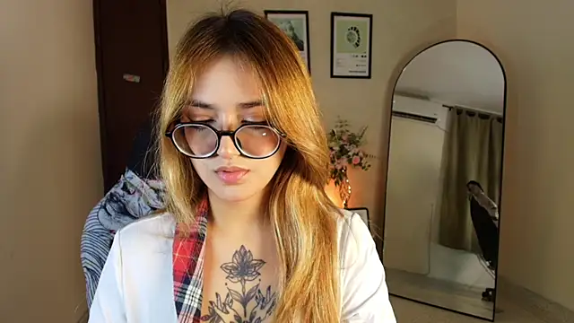 Snapshot of SweetJennaa chatting on 07-02-26, 12:43 SweetJennaa online show from 07-02-26, 12:43