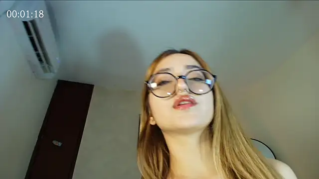Snapshot of SweetJennaa chatting on 07-16-26, 11:44 SweetJennaa online show from 07-16-26, 11:44