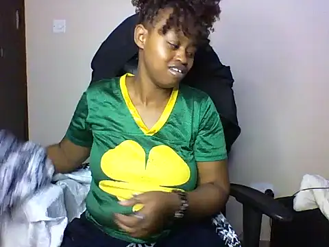 Snapshot of Candii_wet_ chatting on 11-13-25, 04:50 Candii wet online show from 11-13-25, 04:50