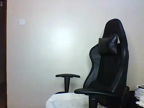 Snapshot of Candii_wet_ chatting on 12-02-25, 01:11 Candii wet online show from 12-02-25, 01:11