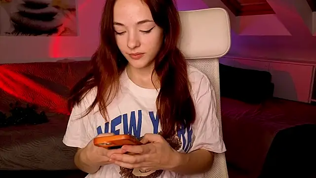 MiaRouge online show from 10-21-25, 05:02