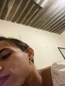 Snapshot of AlexaWarner chatting on 12-22-25, 04:15 AlexaWarner online show from 12-22-25, 04:15