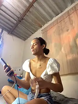 Snapshot of AlexaWarner chatting on 01-18-26, 04:00 AlexaWarner online show from 01-18-26, 04:00