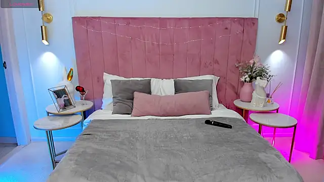 MilaVoxx online show from 04-12-26, 04:50