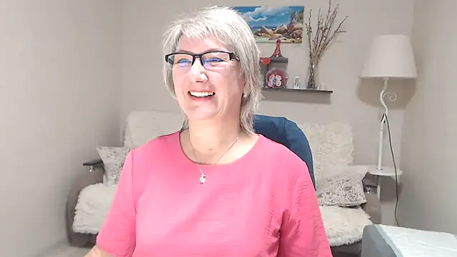 Snapshot of FleurMays chatting on 10-22-25, 04:57 FleurMays online show from 10-22-25, 04:57