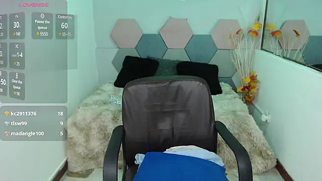 Snapshot of CharloteTaylor_ chatting on 02-15-25, 06:55 CharloteTaylor online show from 02-15-25, 06:55