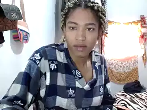 Snapshot of miriam775 chatting on 01-26-25, 01:25 miriam775 online show from 01-26-25, 01:25