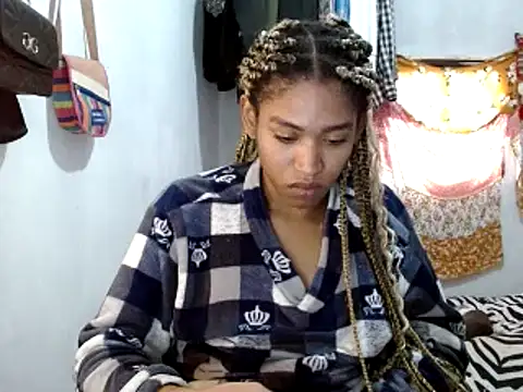 Snapshot of miriam775 chatting on 02-05-25, 03:31 miriam775 online show from 02-05-25, 03:31