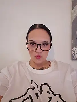 Jujuicy 97 online show from 04-12-26, 07:24