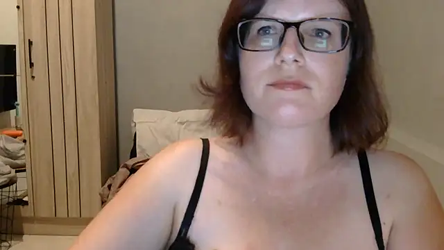 Snapshot of CrimsonMistress chatting on 10-15-25, 11:27 CrimsonMistress online show from 10-15-25, 11:27