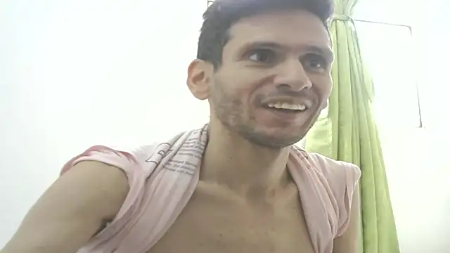 Snapshot of Andres_J4 chatting on 10-14-25, 02:40 Andres J4 online show from 10-14-25, 02:40