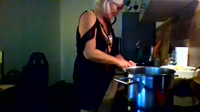 Snapshot of Your_Wish_4U chatting on 11-01-25, 02:41 Your Wish 4U online show from 11-01-25, 02:41