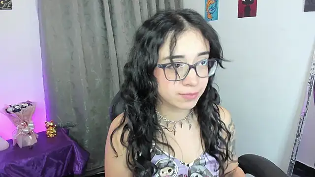 Snapshot of indra_cam chatting on 07-12-26, 06:48 indra cam online show from 07-12-26, 06:48