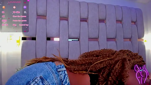 Snapshot of mia_schwarz chatting on 02-01-25, 01:41 mia schwarz online show from 02-01-25, 01:41