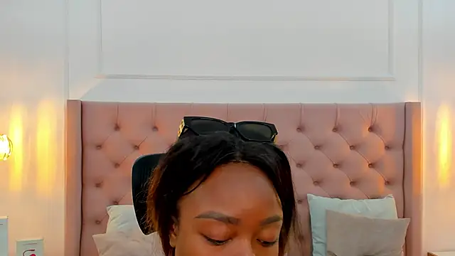 Snapshot of mia_schwarz chatting on 09-09-25, 09:58 mia schwarz online show from 09-09-25, 09:58