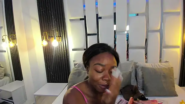 Snapshot of mia_schwarz chatting on 10-08-25, 10:07 mia schwarz online show from 10-08-25, 10:07