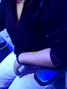 Snapshot of vadapavgirl chatting on 11-03-25, 01:23 vadapavgirl online show from 11-03-25, 01:23