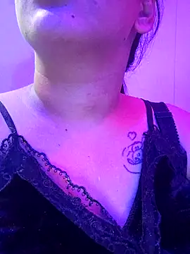 Snapshot of vadapavgirl chatting on 11-04-25, 08:13 vadapavgirl online show from 11-04-25, 08:13