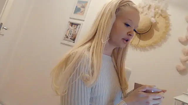 Blondecandie online show from 01-27-25, 06:20