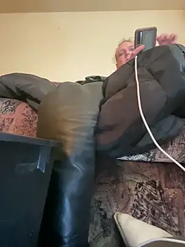 kikiwonderbar online show from 11-04-25, 12:48