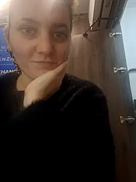 Snapshot of LinaPonti chatting on 10-22-25, 12:16 LinaPonti online show from 10-22-25, 12:16