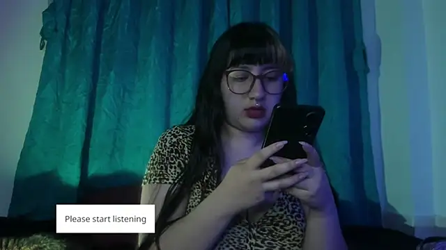 Snapshot of larissa01_ chatting on 12-16-25, 12:04 larissa01 online show from 12-16-25, 12:04