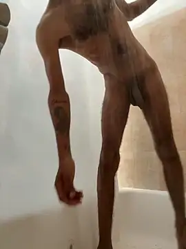 Snapshot of u091 chatting on 10-05-25, 09:02 u091 online show from 10-05-25, 09:02