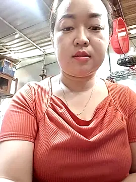 Snapshot of VyOanh2K chatting on 03-10-25, 01:56 VyOanh2K online show from 03-10-25, 01:56