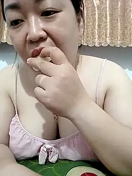 Snapshot of VyOanh2K chatting on 10-24-25, 02:57 VyOanh2K online show from 10-24-25, 02:57