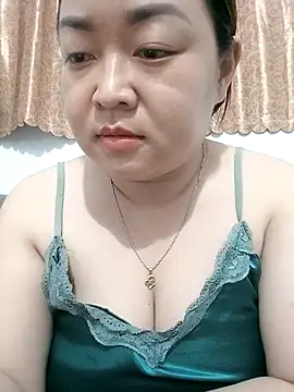 Snapshot of VyOanh2K chatting on 10-27-25, 02:43 VyOanh2K online show from 10-27-25, 02:43